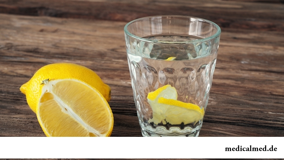 Как взбодриться утром: выпить стакан горячей воды с лимоном
