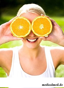Калорийность апельсинового сока – около 55 ккал на 100 г