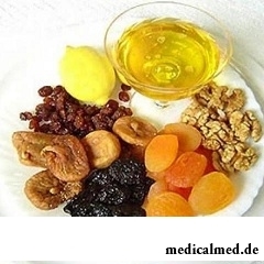 Мед и сухофрукты - десертные продукты для правильного питания