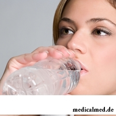 Пейте много жидкости - еще один действенный совет диетологов